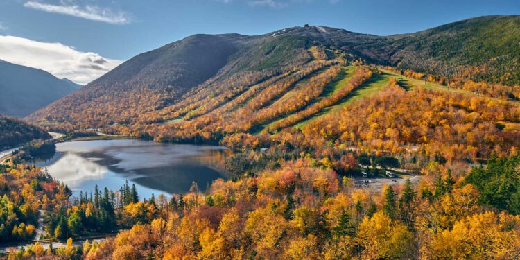 15 Best Places to Visit in October USA (2024)