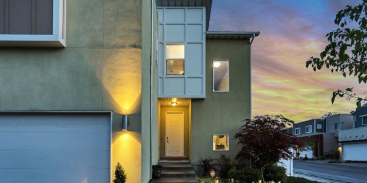 Second mortgages in Canada: What are the rules?