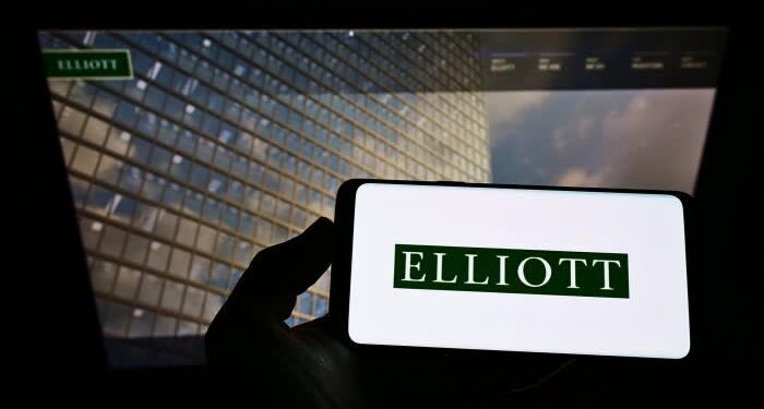 Elliott podcasts its way through a corporate war