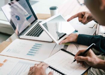 How to Manage Multiple Projects: Strategies & Tools