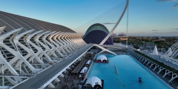 The Startup Magazine YouTube Co-Founder, Valencia Mayor on Investing in the Leaders of Tomorrow