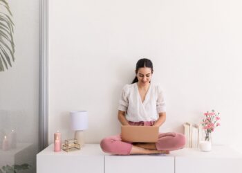 12 Online Customer Service Jobs To Make Money