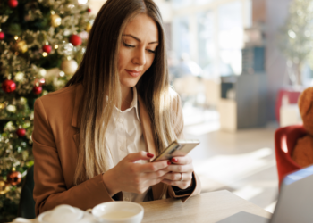 Mastering Holiday Season Customer Service for E-commerce Success