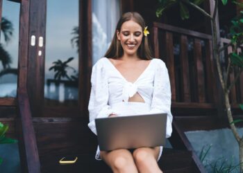 How To Start a Travel Blog and Make Money