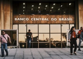 Strong dollar set to hit emerging market bonds, warn investors