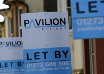 Demand for UK rented properties falls for first time since pandemic