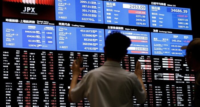 Japan active funds, like global peers, underperform passive rivals