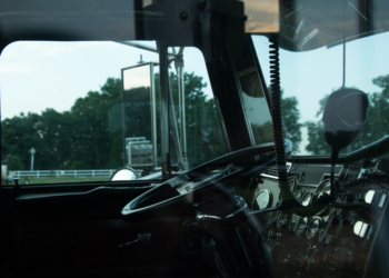 Why Trucking Is an Excellent Career Option for Self-Starters