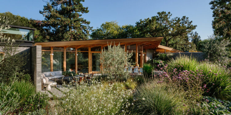 Loving an ‘Untouched’ Modernist House, and Then Getting Down to Work