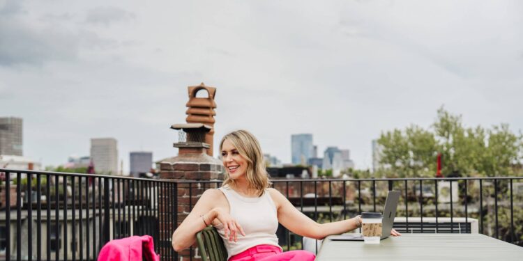 How To Become a Copywriter and Make $100,000+ Each Year