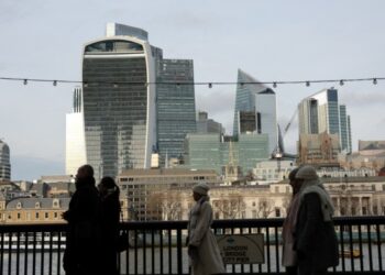 Junior London lawyers flock to private equity roles as public markets struggle