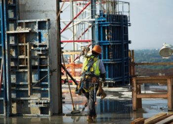 Directors’ Deals: CRH director buys the dip