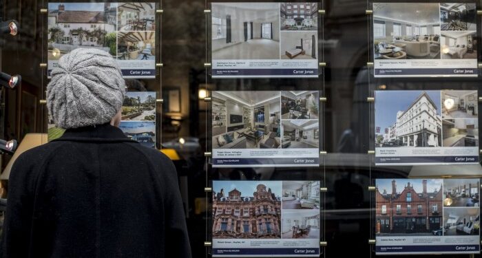 UK mortgage approvals fall in November