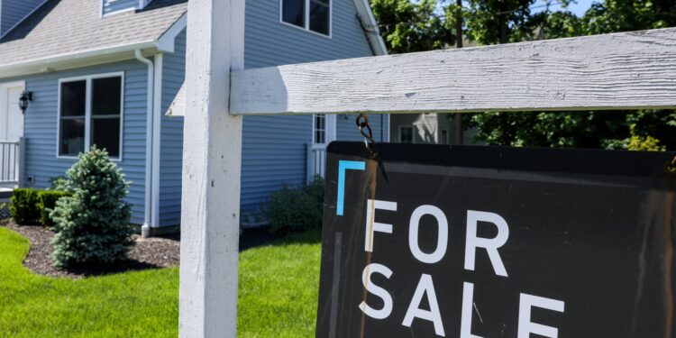 Mortgage refinance demand jumps to highest level since October, but homebuyers pull back again