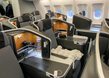 What you need to know about bidding on flight upgrades for premium seats
