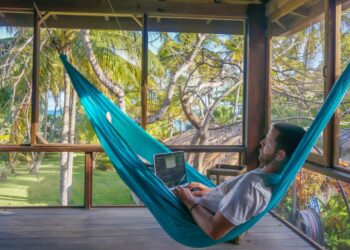 How to Plan Your Exit: Going From Office Desk to Digital Nomad