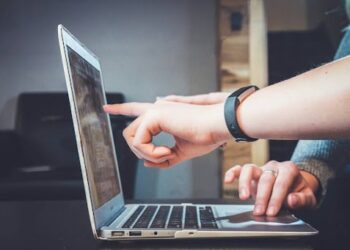 How To Create Catchy Landing Page Headlines That Attract Traffic