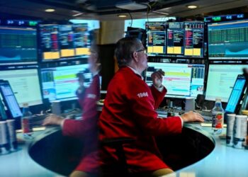 Investors slash US equity holdings by most ever, BofA survey shows