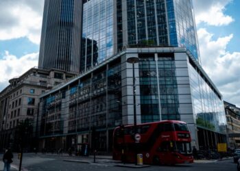 Latham & Watkins hits $7bn revenue mark for first time on resurgent dealmaking