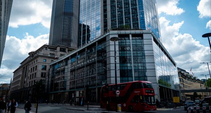 Latham & Watkins hits $7bn revenue mark for first time on resurgent dealmaking