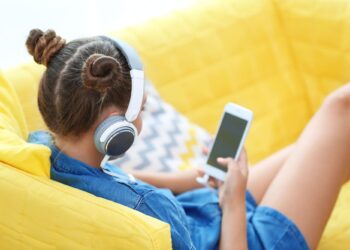 17 Best Jobs for 14 Year Olds To Make Money