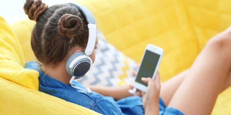 17 Best Jobs for 14 Year Olds To Make Money