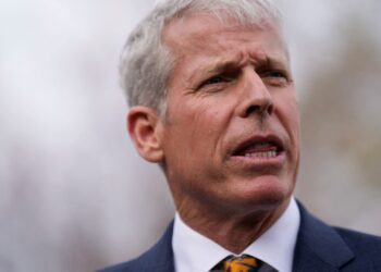 U.S. needs to keep coal plants open, energy secretary says