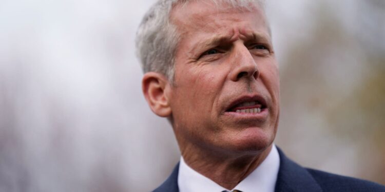 U.S. needs to keep coal plants open, energy secretary says