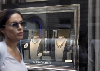 Wealthy shoppers spend on jewelry only if it’s the right brand