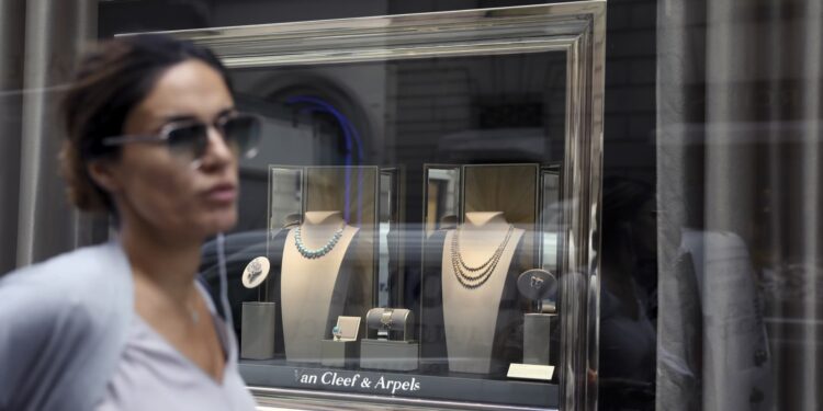 Wealthy shoppers spend on jewelry only if it’s the right brand