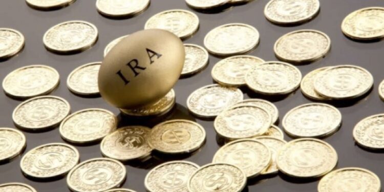 How Does a Gold IRA Compare to a Traditional IRA in the Long Run: Key Differences and Long-Term Benefits