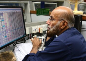 Funds for wealthy investors snap up expensive private equity stakes