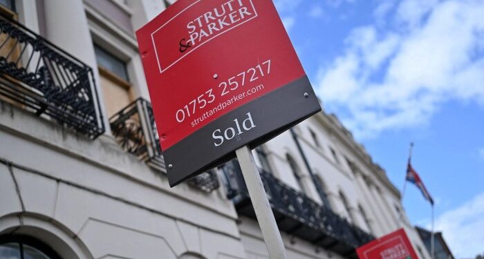UK mortgage approvals rise for the first time this year