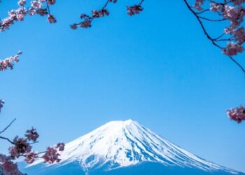 The Descent Is Harder Than the Climb: Lessons in Leadership from Mt. Fuji | by Victoria Drake | The Startup | Jul, 2025