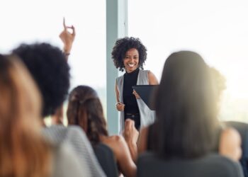 8 Black Women Financial Experts You Need To Know