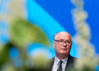 Aberdeen chair says ‘save the world’ claim by asset managers was a ‘mistake’