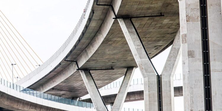 The Customer Journey Intelligence Divide: Leaders vs. Laggards