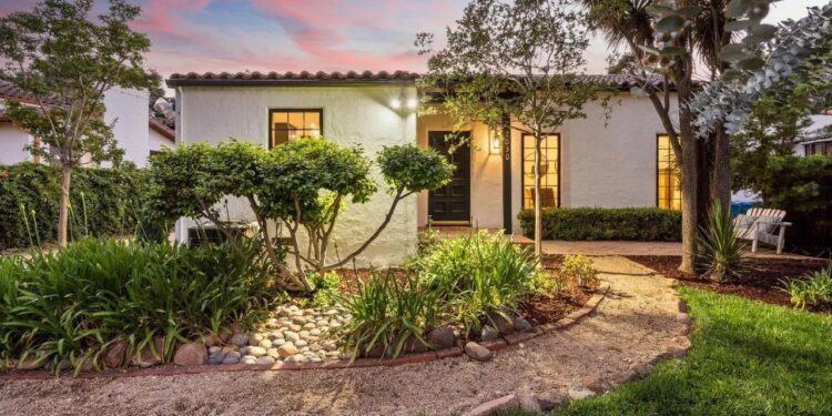 Buying a House in an Unincorporated Area: Fewer Rules With Unique Considerations