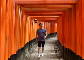 A Better Way to Stay Connected When You Travel