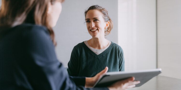 How to Choose a Financial Advisor – 6 Things to Consider