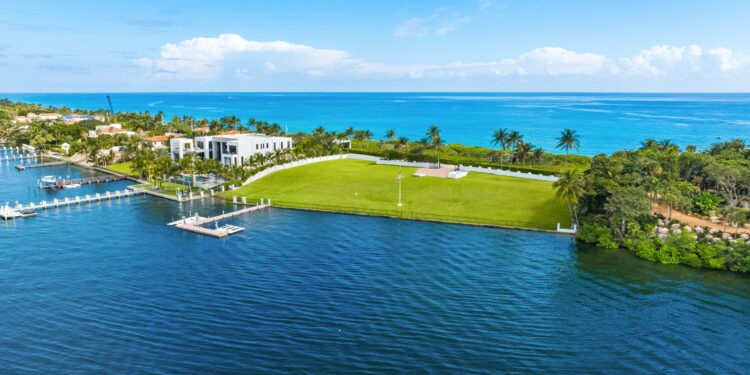 Empty Manalapan Plot Intended for ‘America’s Most Expensive Home’ Is Listed for $75 Million