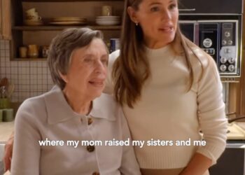 Jennifer Garner Breaks Down in Tears as She and Her Mom Are Surprised With Perfect Recreation of Her Childhood Kitchen