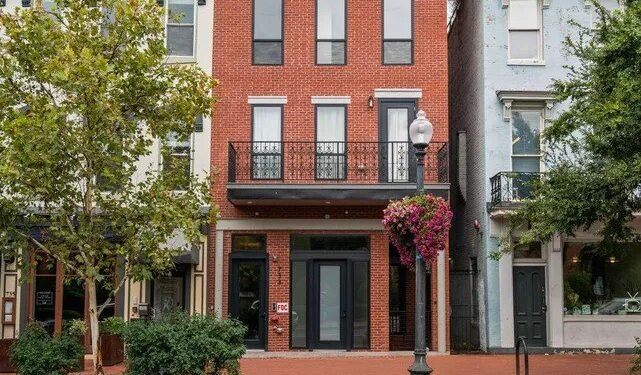 Top 5 Metros Where Homes Are Piling Up on the Market