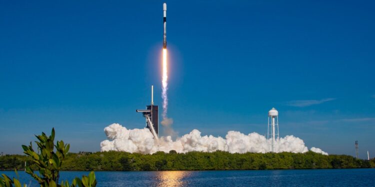 SpaceX gets FCC approval to launch 7,500 more Starlink satellites