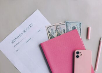 How To Become a Bookkeeper With No Experience (Step-by-Step Guide)