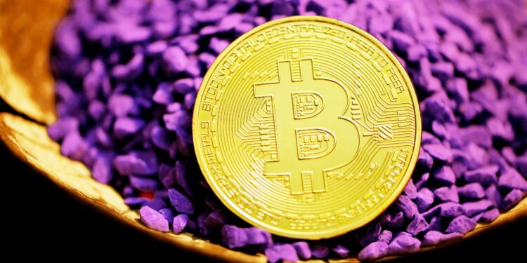 Bitcoin Suppression? Analyst Claims Single Force Keeping Price Under $90K