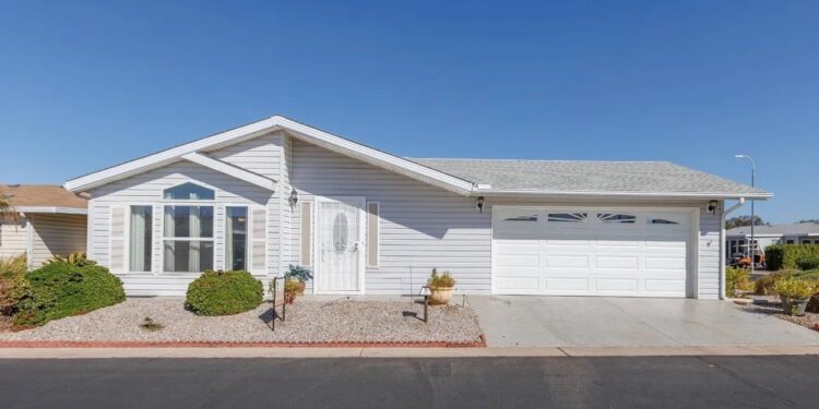 This Southwest City Has the Most Manufactured Housing in the U.S. as Buyers Snap Up Affordable Homes