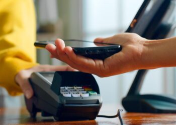 How Digital IDs in Mobile Wallets Are Influencing In-Store Retail