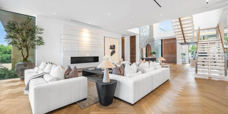 EXCLUSIVE: Jaw-Dropping $33.3 Million Jupiter Mansion Comes Complete With Access to Elite Golf and Yacht Club