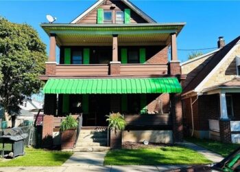 Niagara Falls Is Hundreds of Miles From an Ocean but Still Tops This List of Popular Summer Places